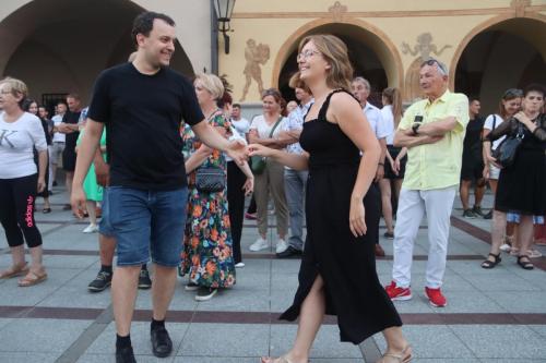 450944332_885788163580214_5633298014962807302_n Potańcówka 2024 "Tak bawi się Tarnów"