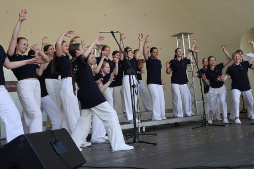 24 Magia Disneya w letnim amfiteatrze