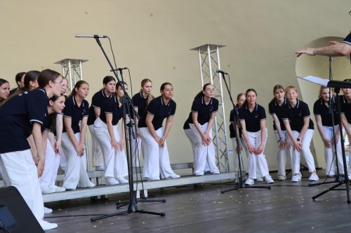 27 Magia Disneya w letnim amfiteatrze