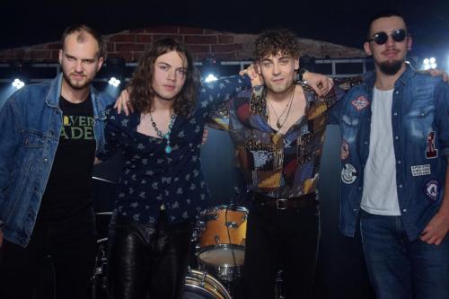 00-copy "Silver Nades: Muzyczna pasja, która łączy"