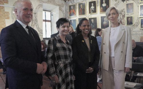 10 Wręczenie medalu Sprawiedliwy Wśród Narodów Świata dla Jana Stolarza