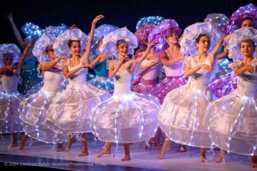 1 "Syrenka Ariel"- Kielecki Teatr Tańca