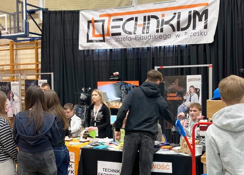 10 Powiatowe Targi Edukacyjne w Brzesku – oferta szkół średnich i nowe kierunki kształcenia