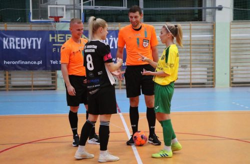 4-copy KU AZS Akademia Tarnowska vs MKS PUSZCZA Niepołomice