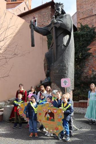 19 695. urodziny Tarnowa - przedszkolaki świętują na Tarnowskim Rynku