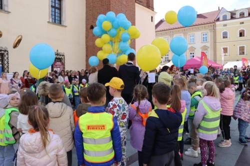 img-6341-copy 695. urodziny Tarnowa - przedszkolaki świętują na Tarnowskim Rynku
