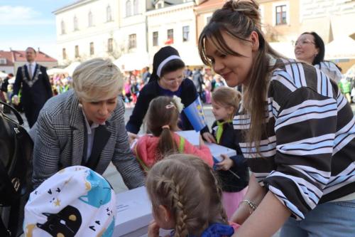 img-6463-copy 695. urodziny Tarnowa - przedszkolaki świętują na Tarnowskim Rynku