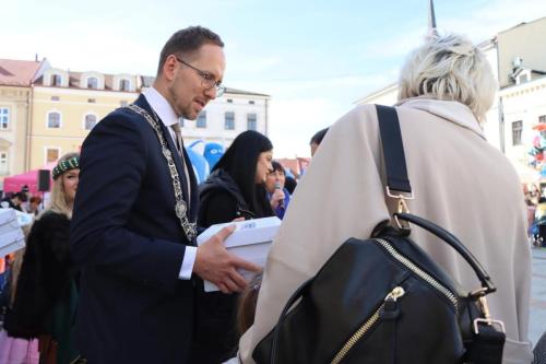 img-6470-copy 695. urodziny Tarnowa - przedszkolaki świętują na Tarnowskim Rynku