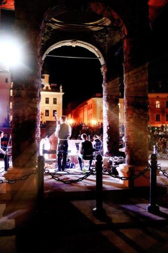 0-copy TISCH: Spektakl pod Bimą z udziałem artystów najmniejsza scena świata