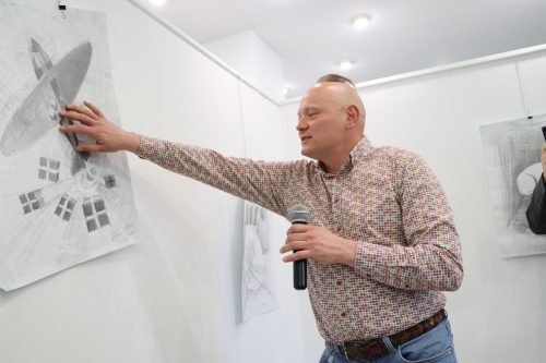 0 „Precyzja skalpela, wrażliwość ołówka” – wyjątkowy wieczór w Galerii Hortar