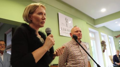 2-frame-at-4m31s „Precyzja skalpela, wrażliwość ołówka” – wyjątkowy wieczór w Galerii Hortar