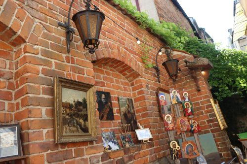 3-copy Pod Basztą znów zapachniało kulturą i sztuką