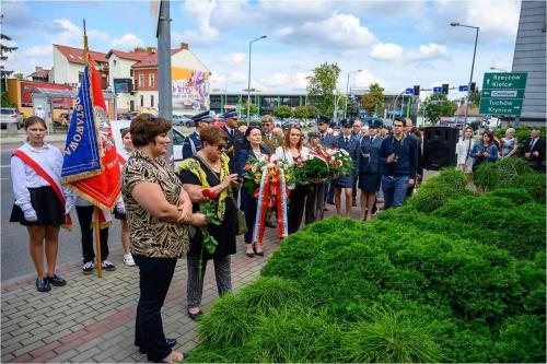tpl-1076-copy Uroczyste odsłonięcie tablicy poświęconej Polkom wywiezionym do KL Ravensbrück