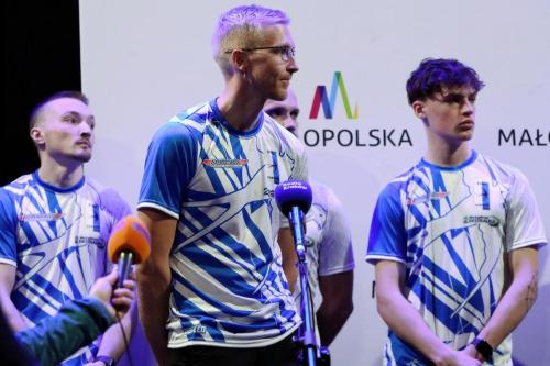 10 Autona Unia Tarnów gotowa na nowy sezon – prezentacja drużyny i sponsora